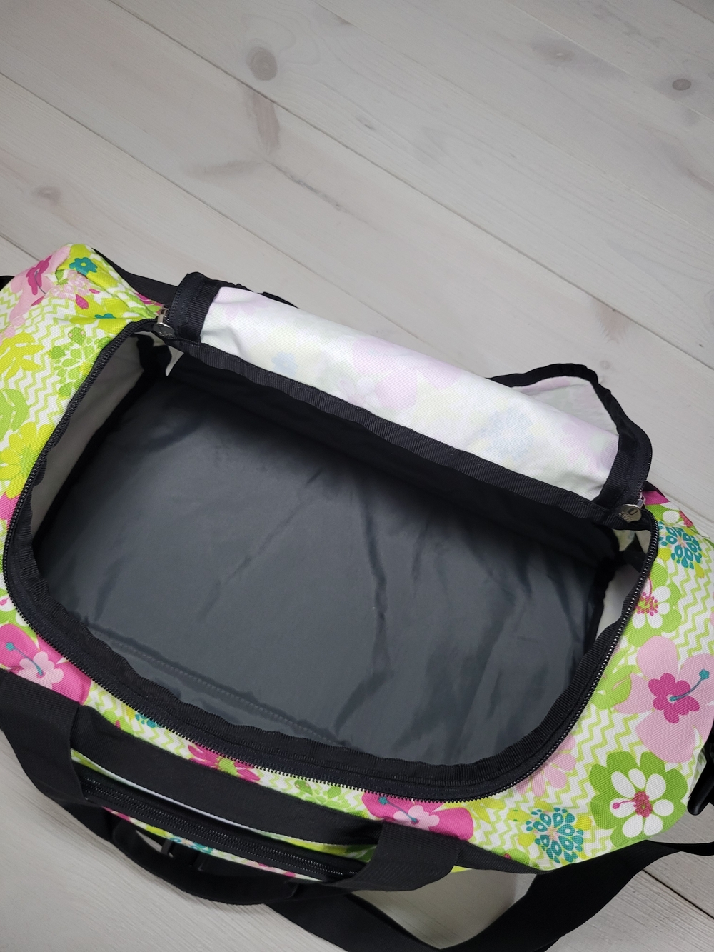 L.L. Bean Duffle Bag Retro Floral Travel Vacation Gym. - Picture 7 of 11